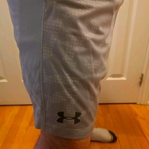 Men's Under Armour shorts SZ Large